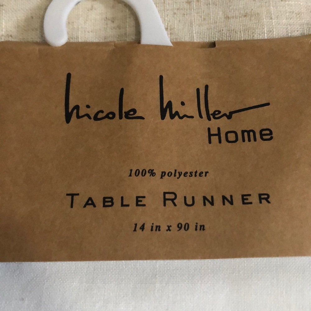 Nicole Miller table runner - Picture 2 of 3